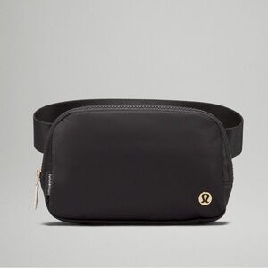 Lululemon everywhere Belt Bag Black/Gold